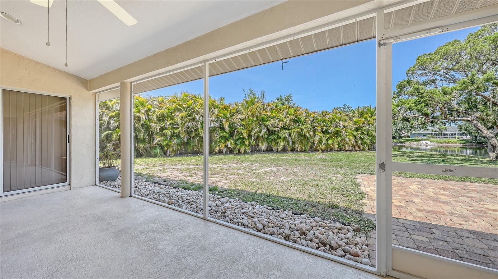 5698 COUNTRY WALK LN