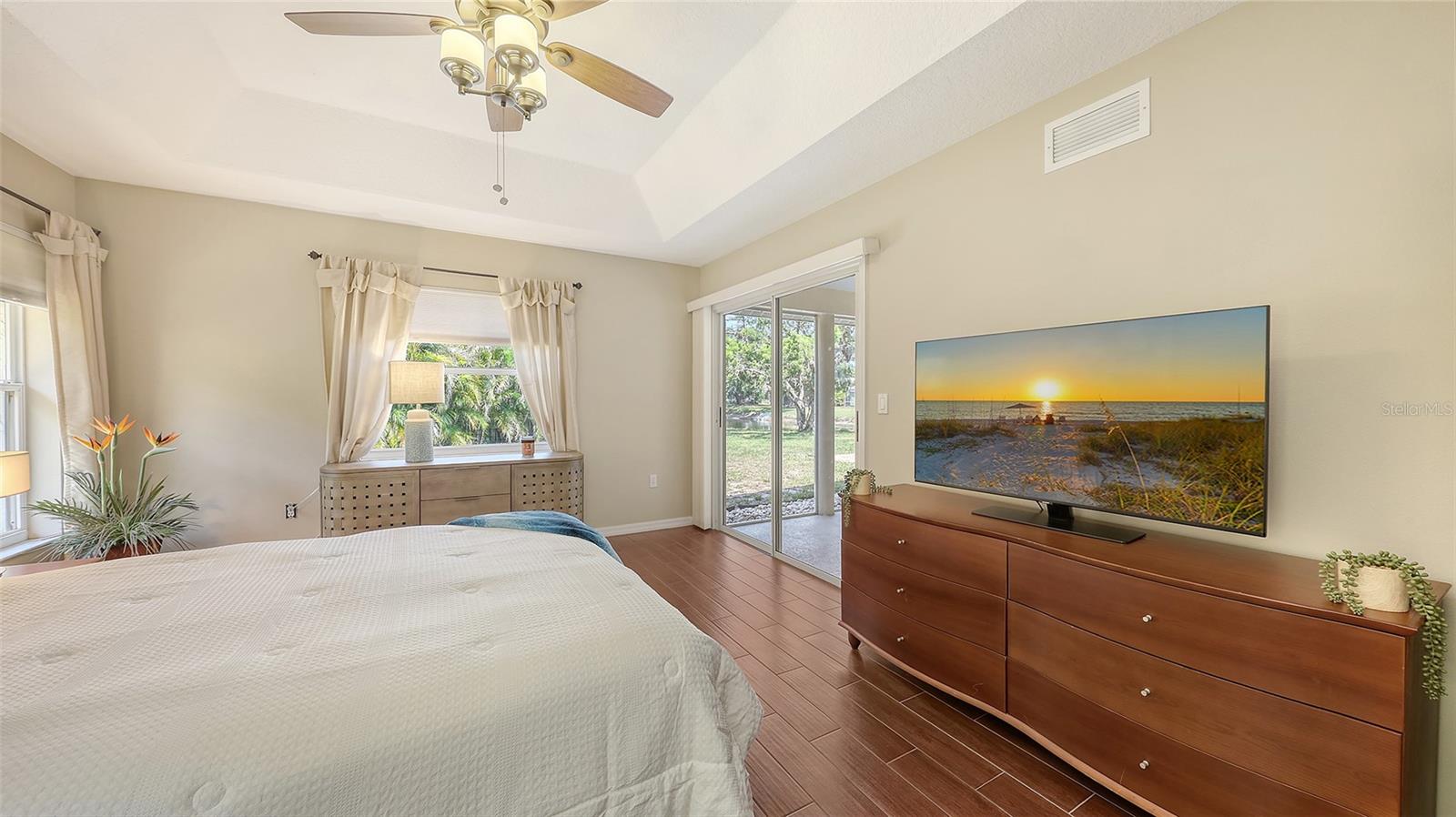 5698 COUNTRY WALK LN