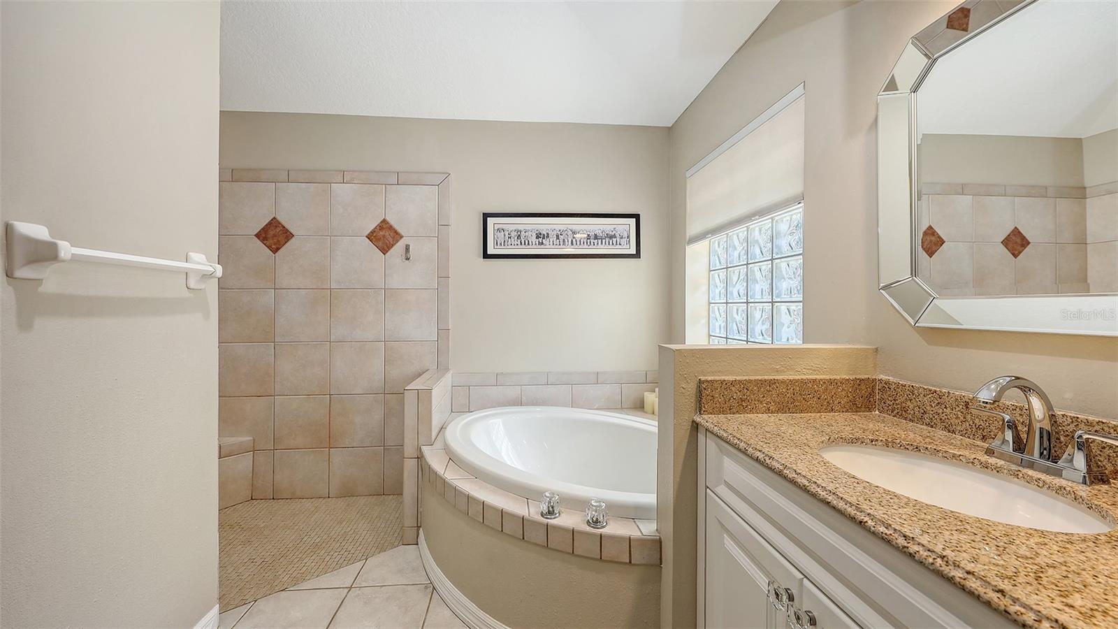 5698 COUNTRY WALK LN