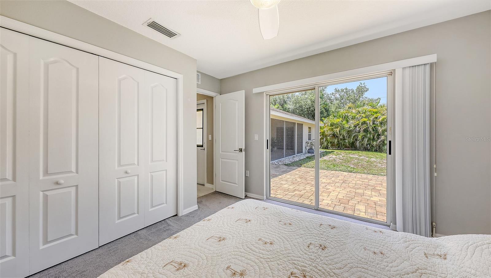 5698 COUNTRY WALK LN