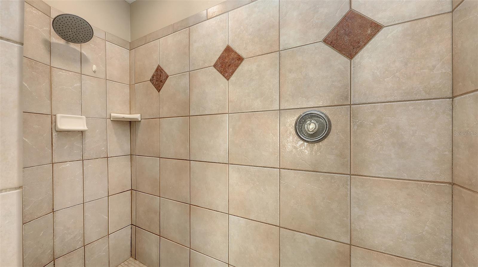 5698 COUNTRY WALK LN