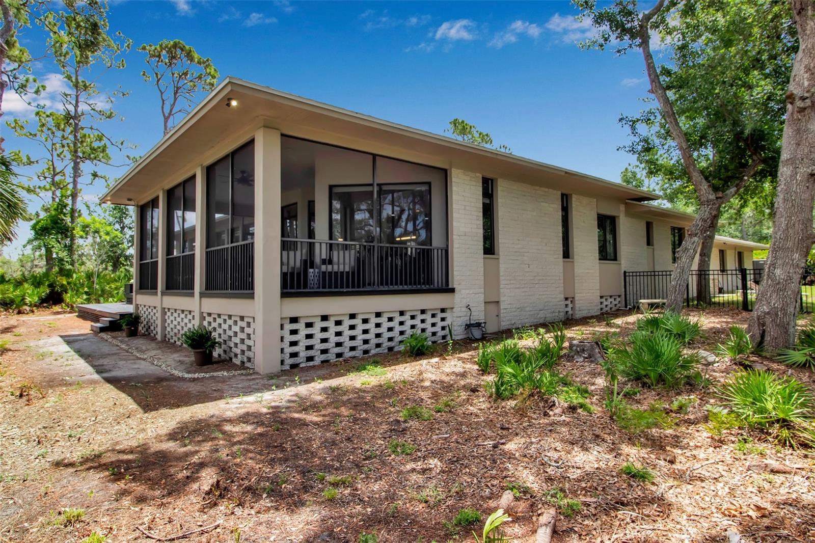 5935 RIVER FOREST CIR