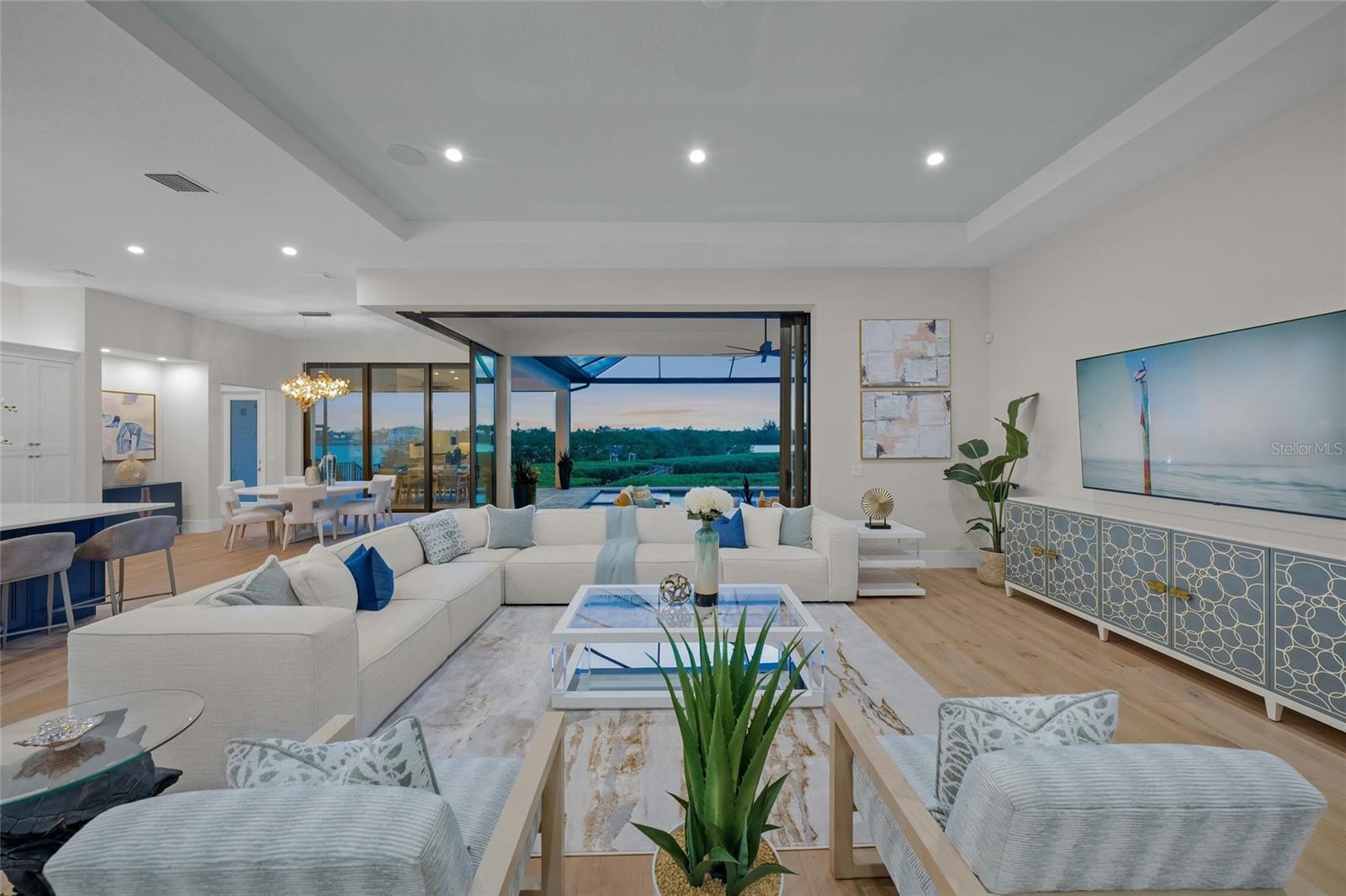 1109 BAYSHORE RD