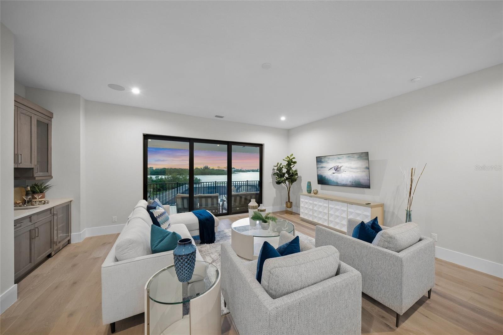 1109 BAYSHORE RD