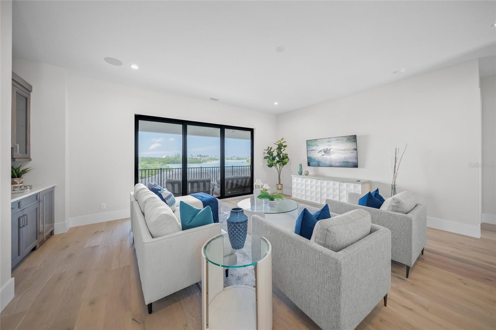 1109 BAYSHORE RD