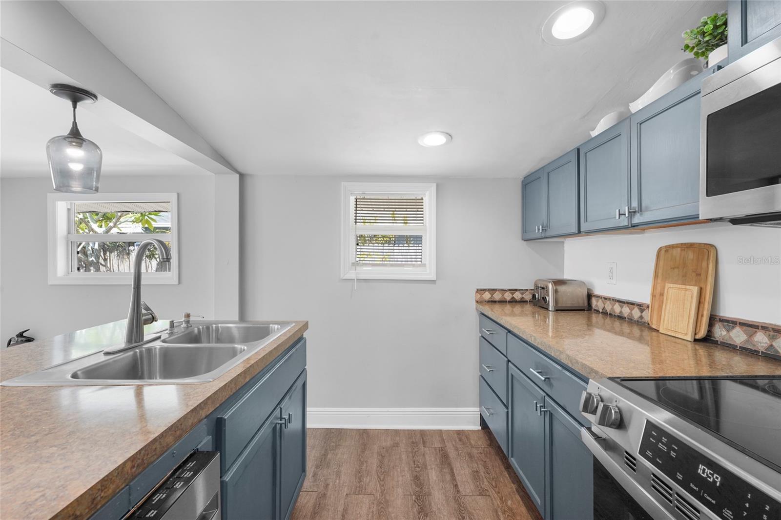2705 2ND AVE W