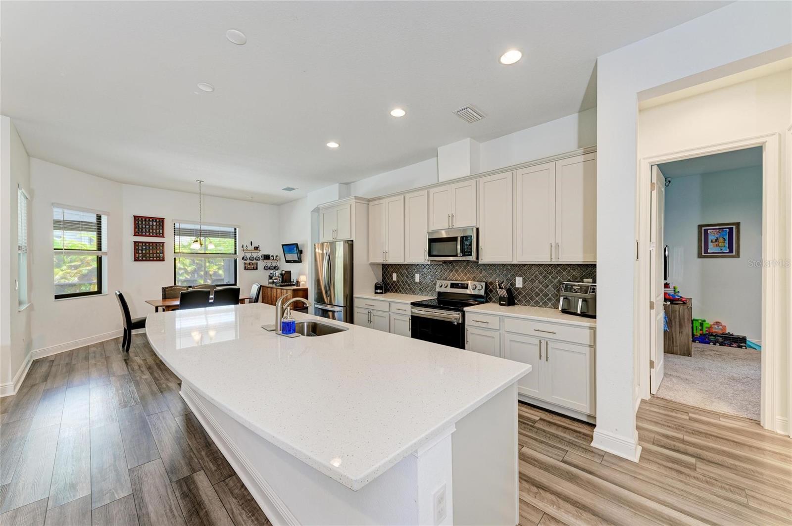 3724 CREEKSIDE PARK DR