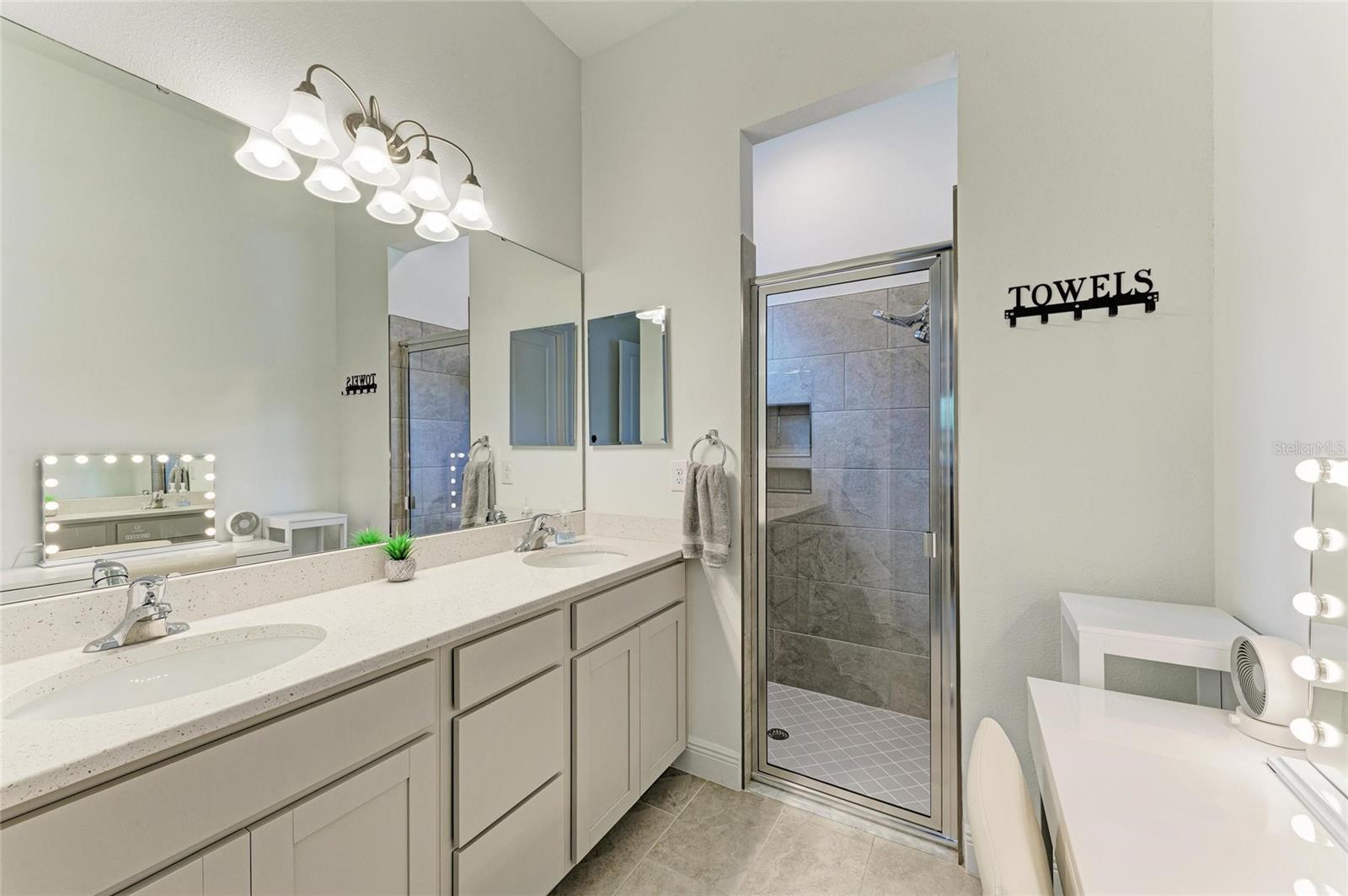 3724 CREEKSIDE PARK DR