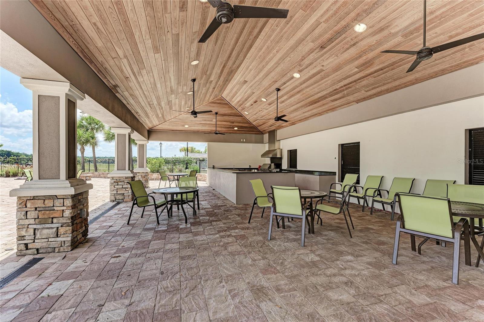 3724 CREEKSIDE PARK DR