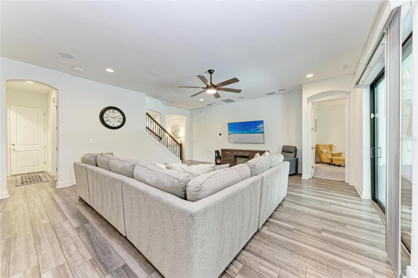 3724 CREEKSIDE PARK DR