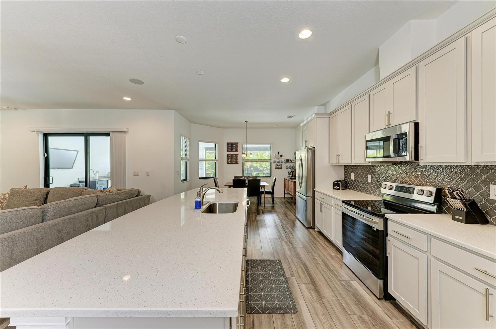 3724 CREEKSIDE PARK DR