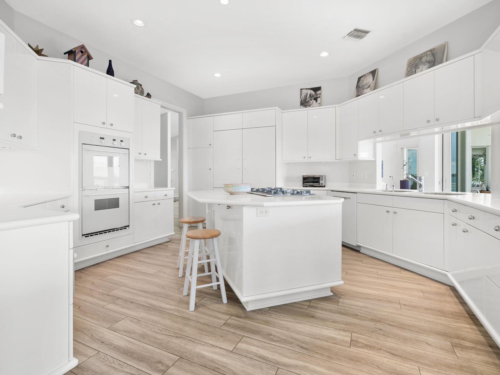 661 MOURNING DOVE DR