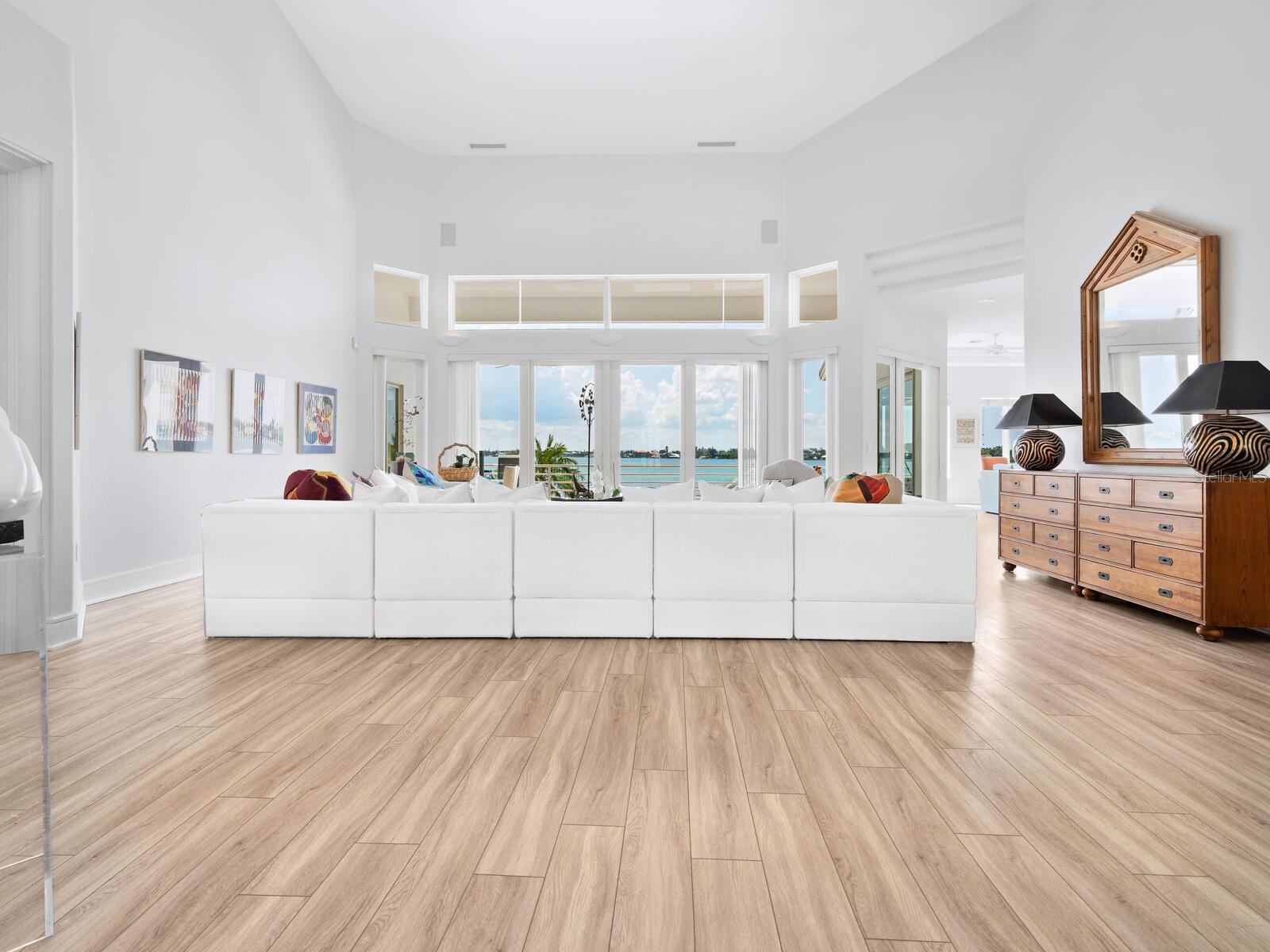 661 MOURNING DOVE DR