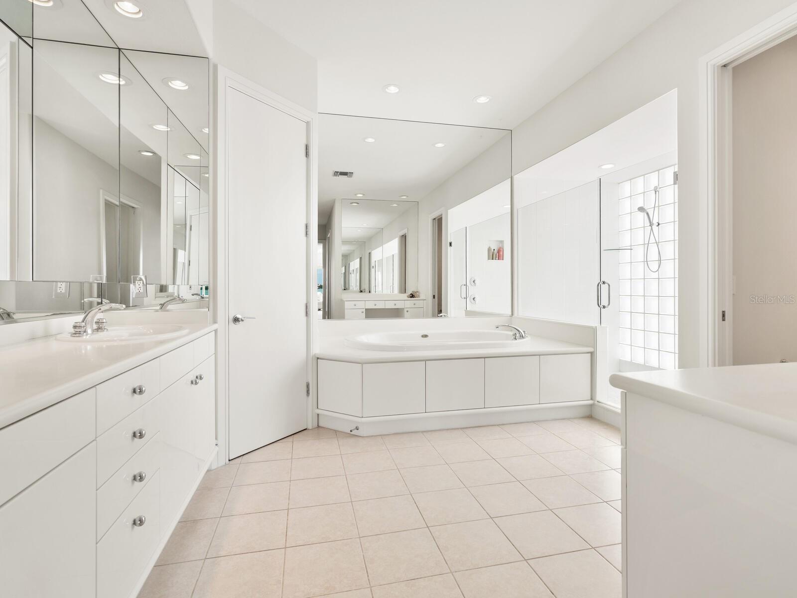 661 MOURNING DOVE DR