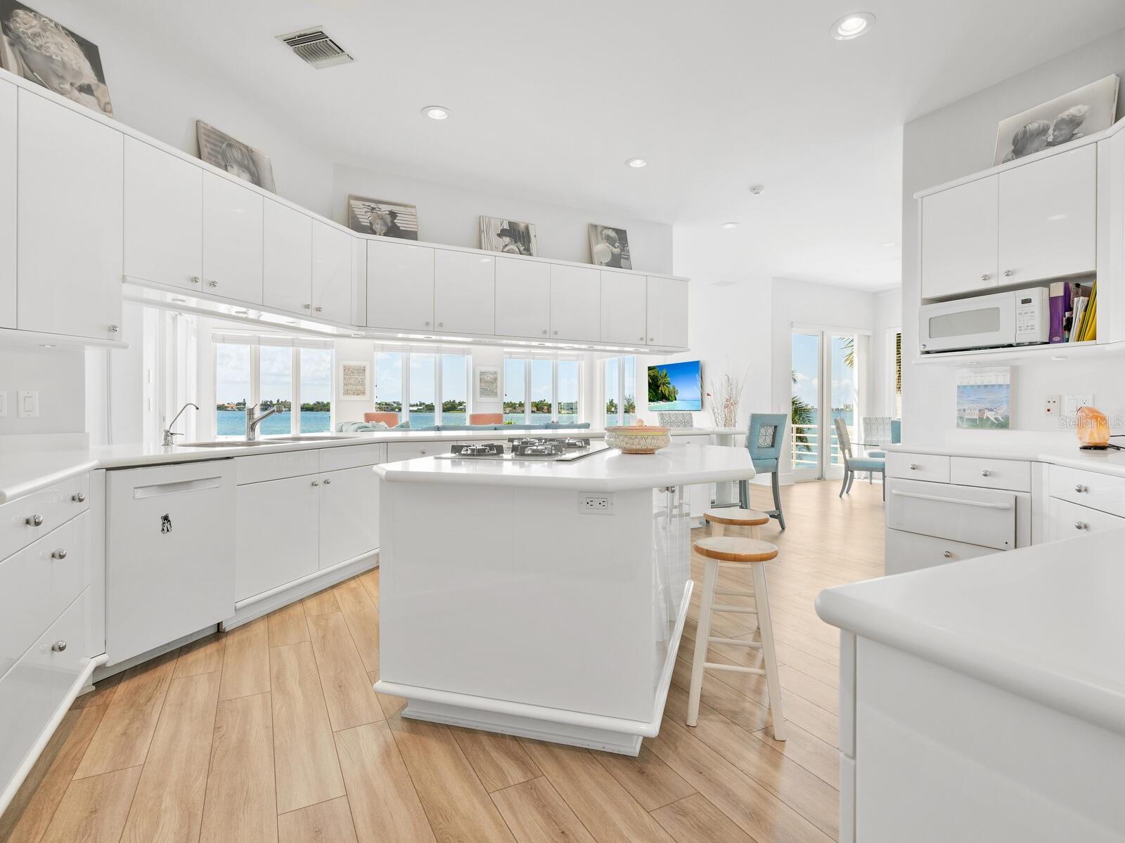 661 MOURNING DOVE DR