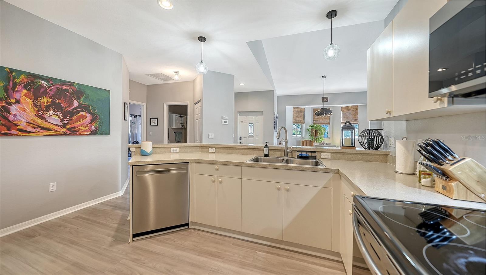 201 28TH ST W