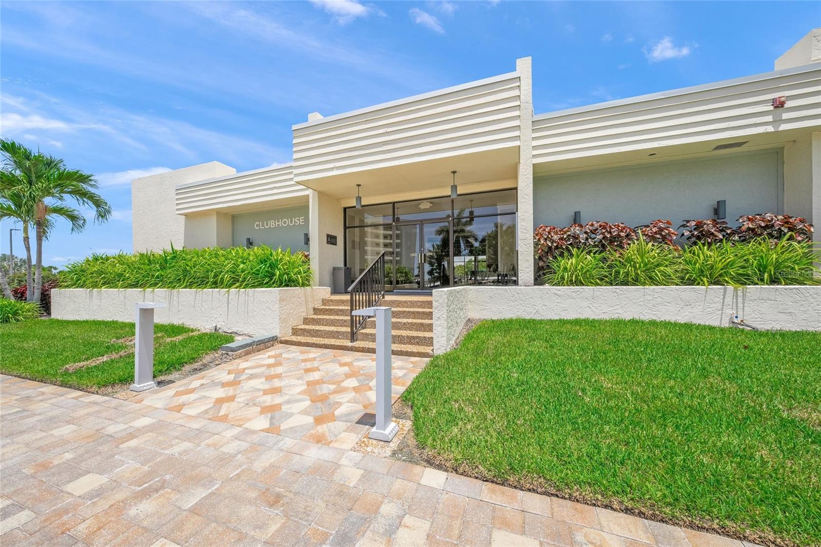 5750 MIDNIGHT PASS RD #704E