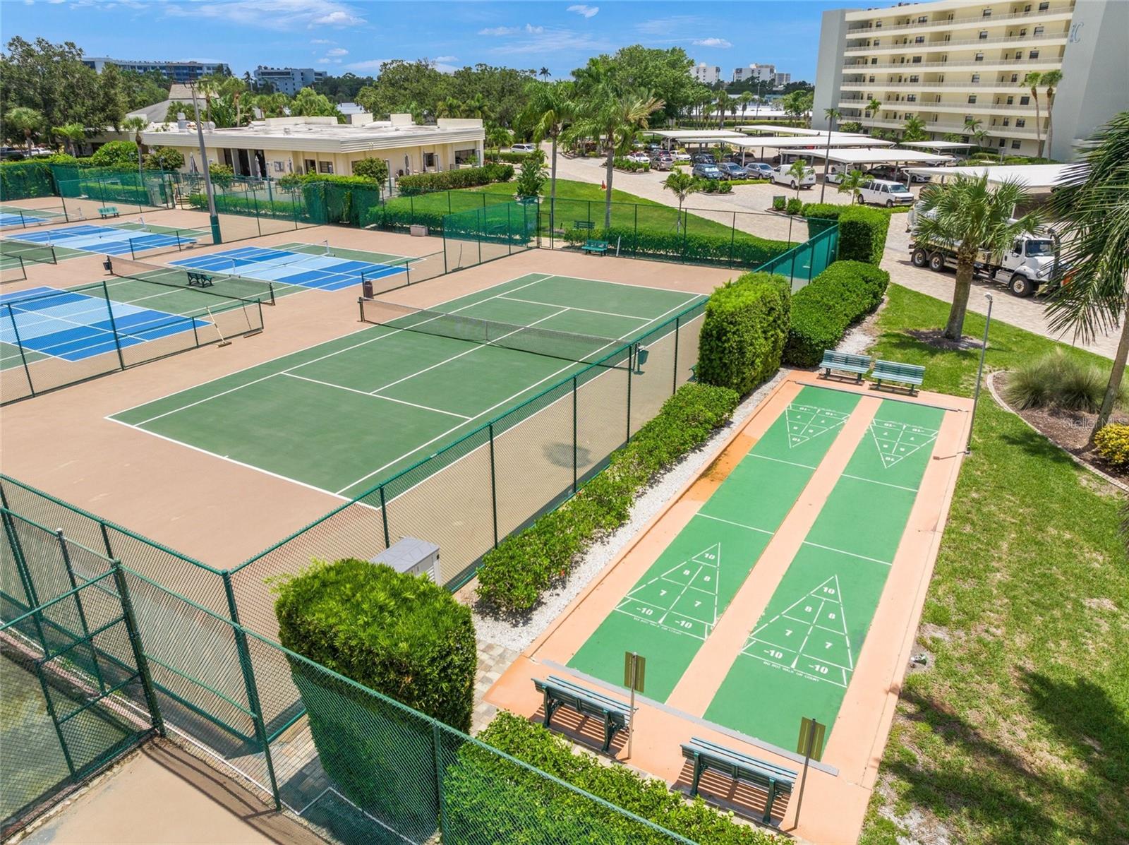 5750 MIDNIGHT PASS RD #704E