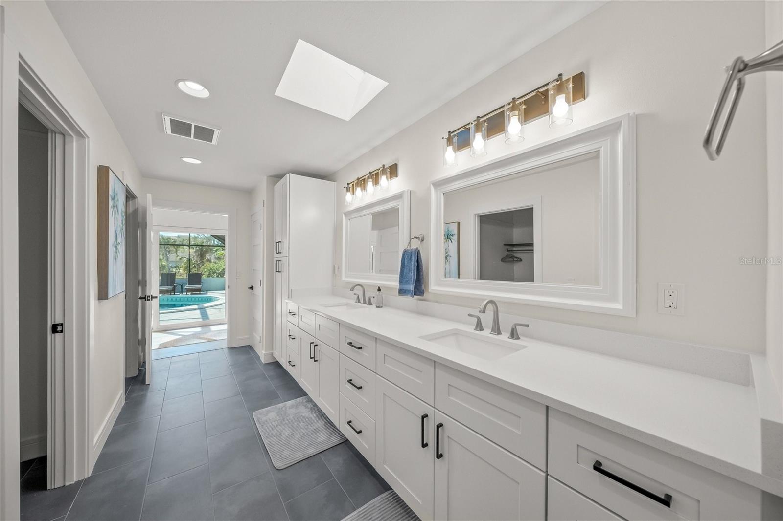 8560 HERON LAGOON CIR