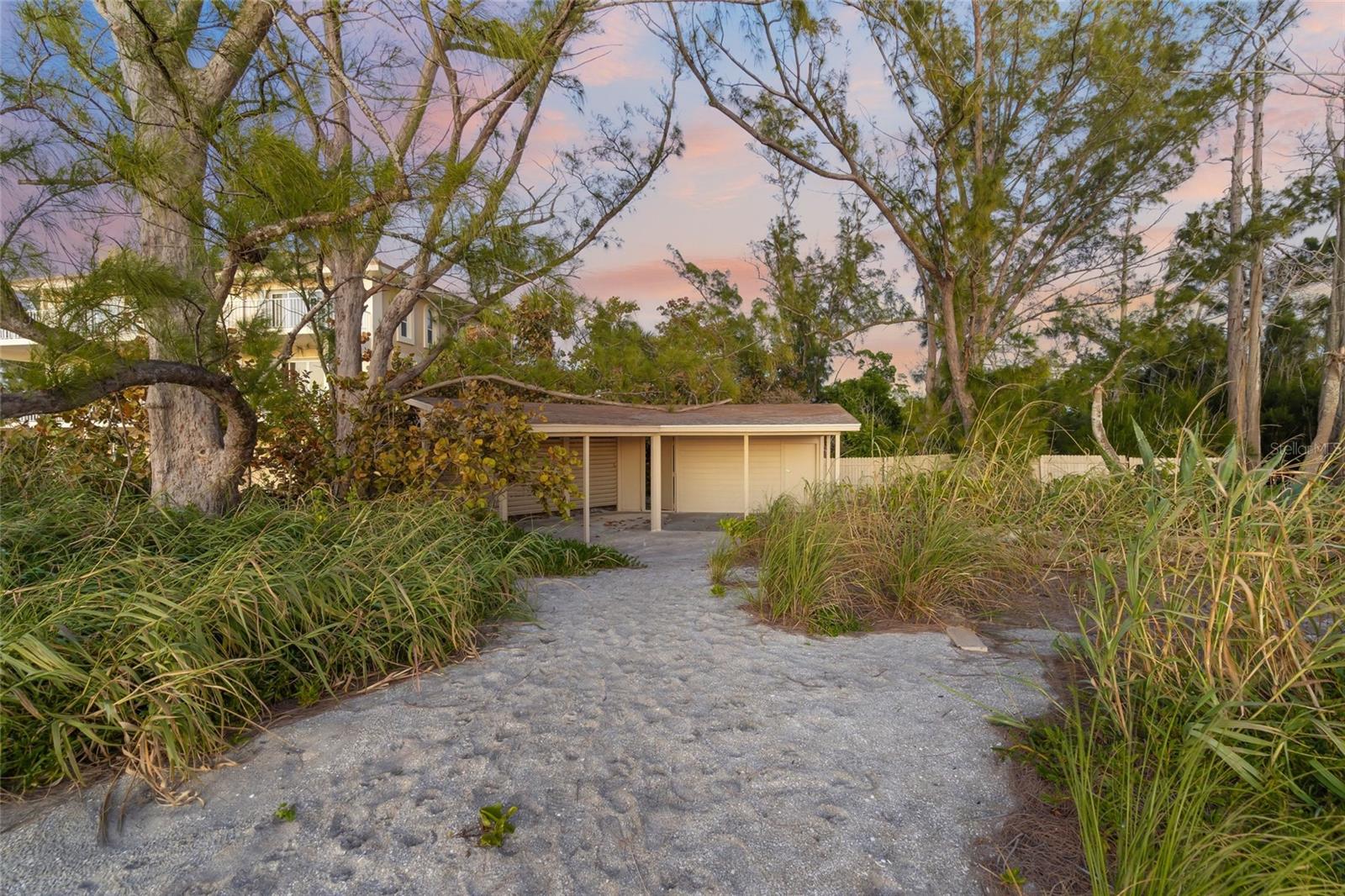 8560 HERON LAGOON CIR