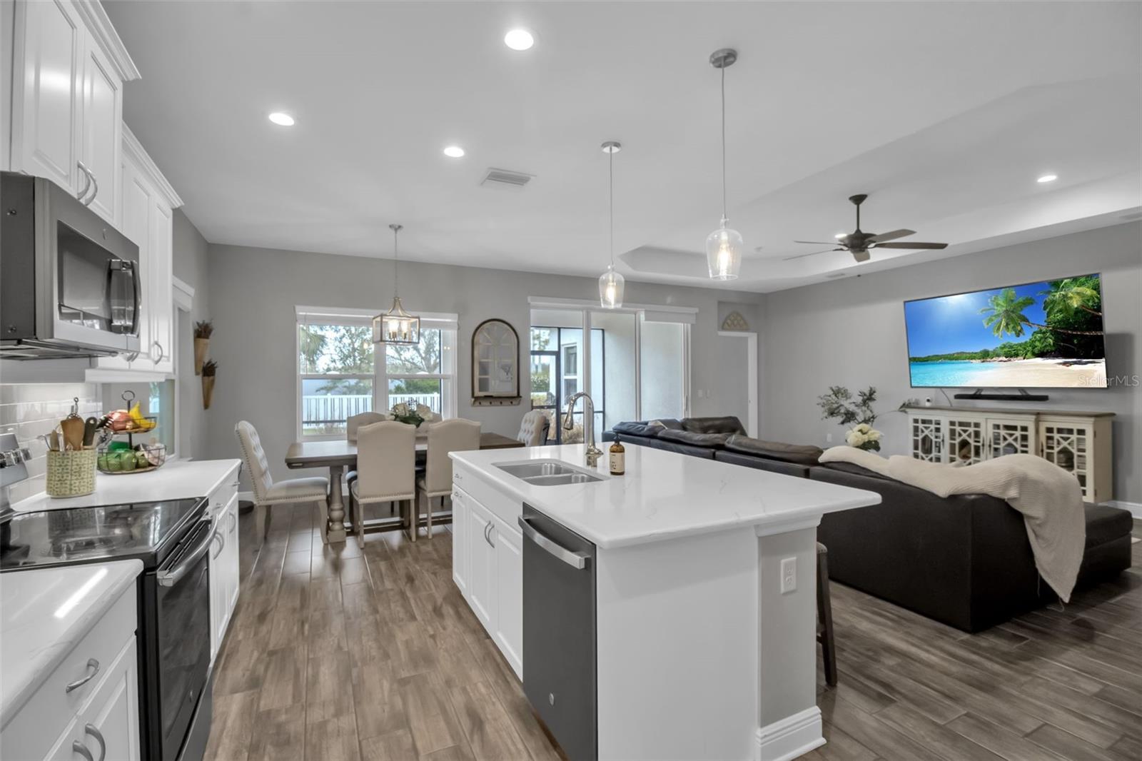 7798 RIDGELAKE CIR