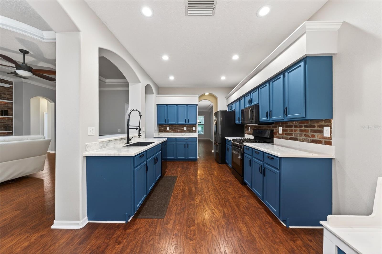 4956 CREEKSIDE TRL