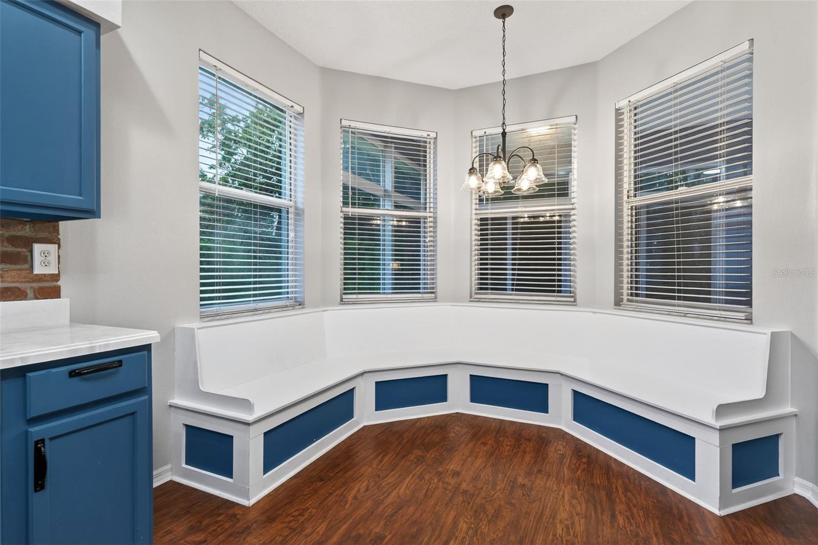 4956 CREEKSIDE TRL