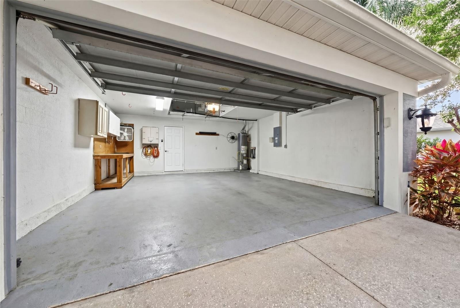 4956 CREEKSIDE TRL