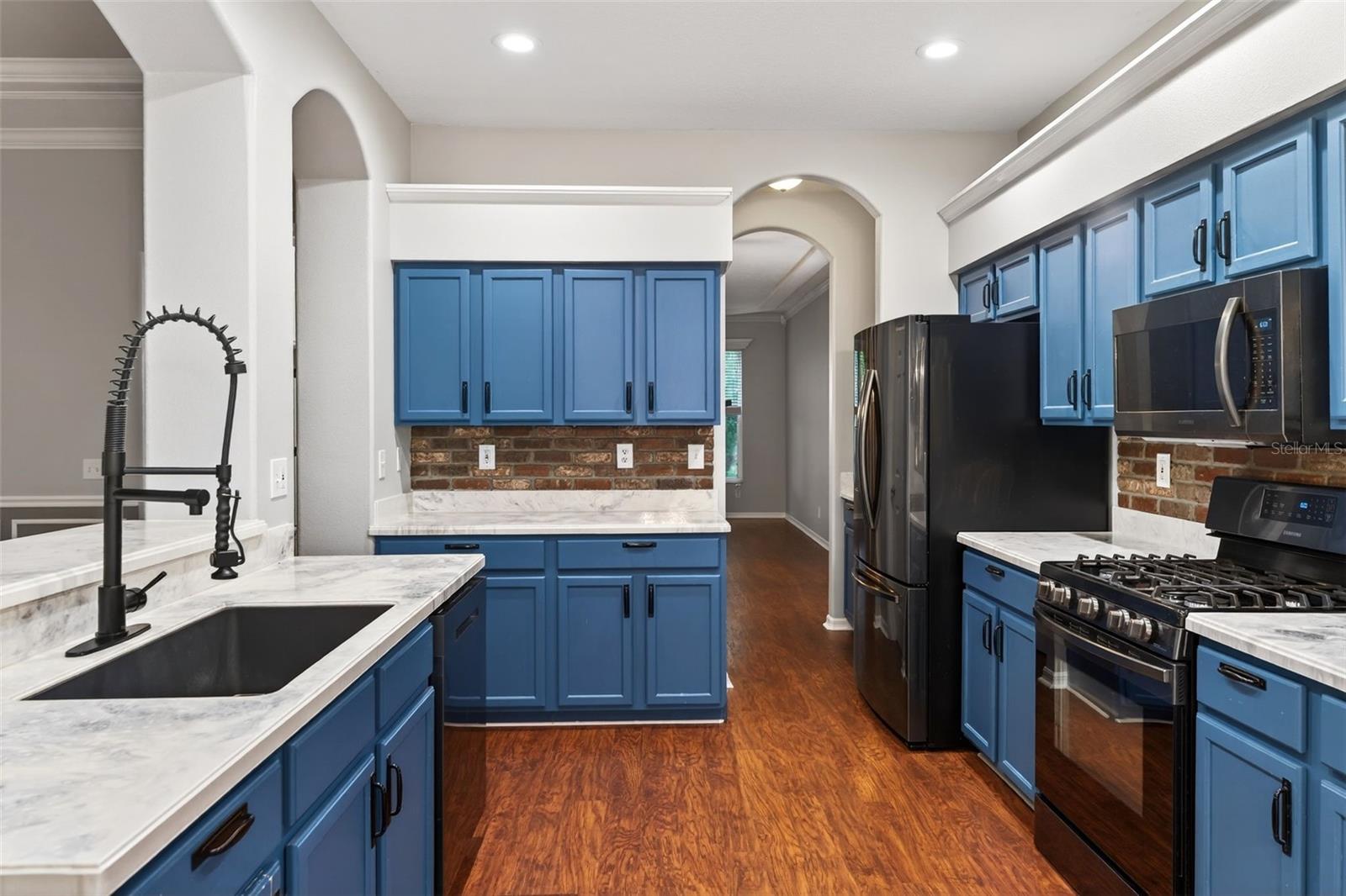 4956 CREEKSIDE TRL