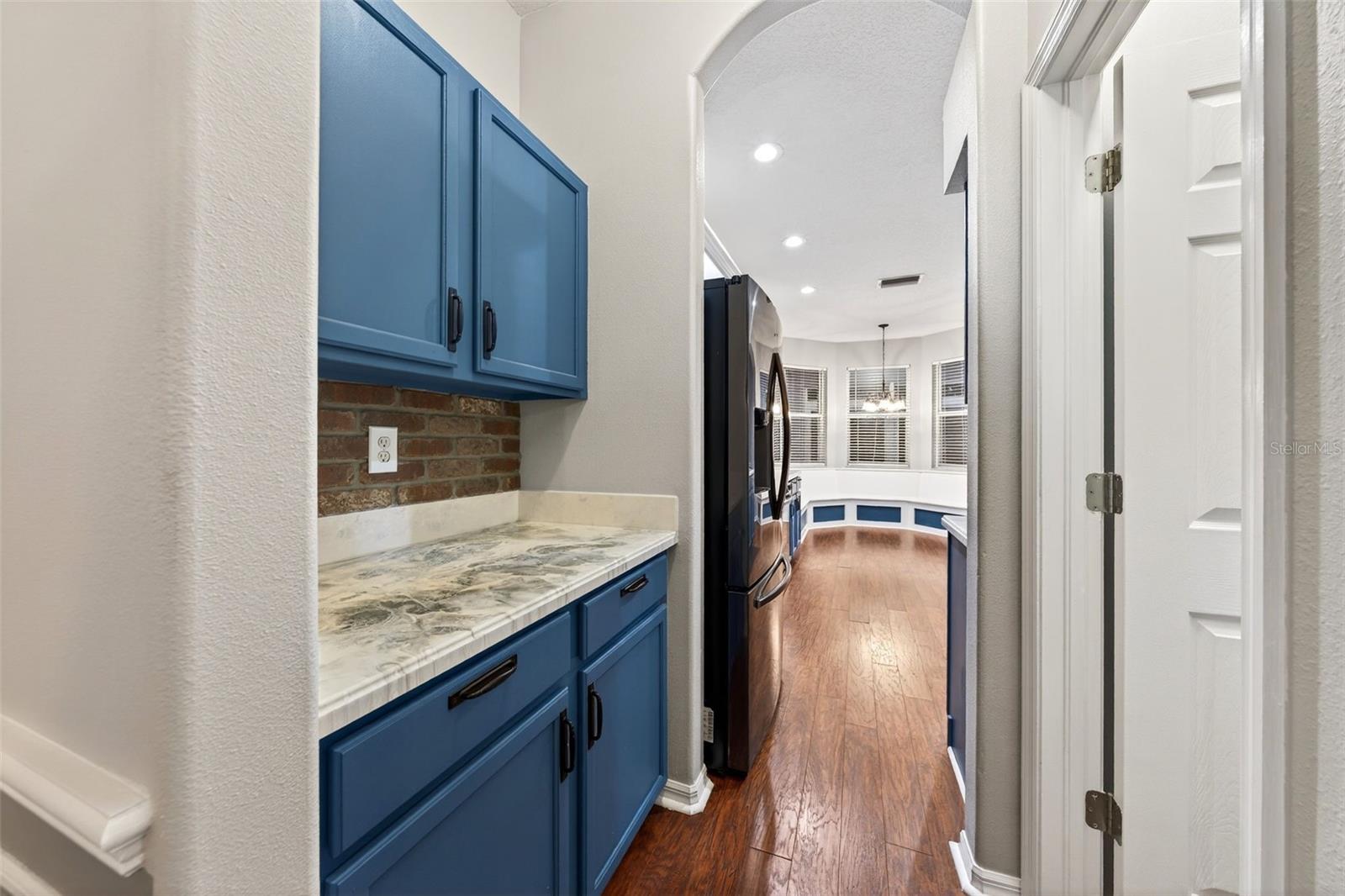 4956 CREEKSIDE TRL