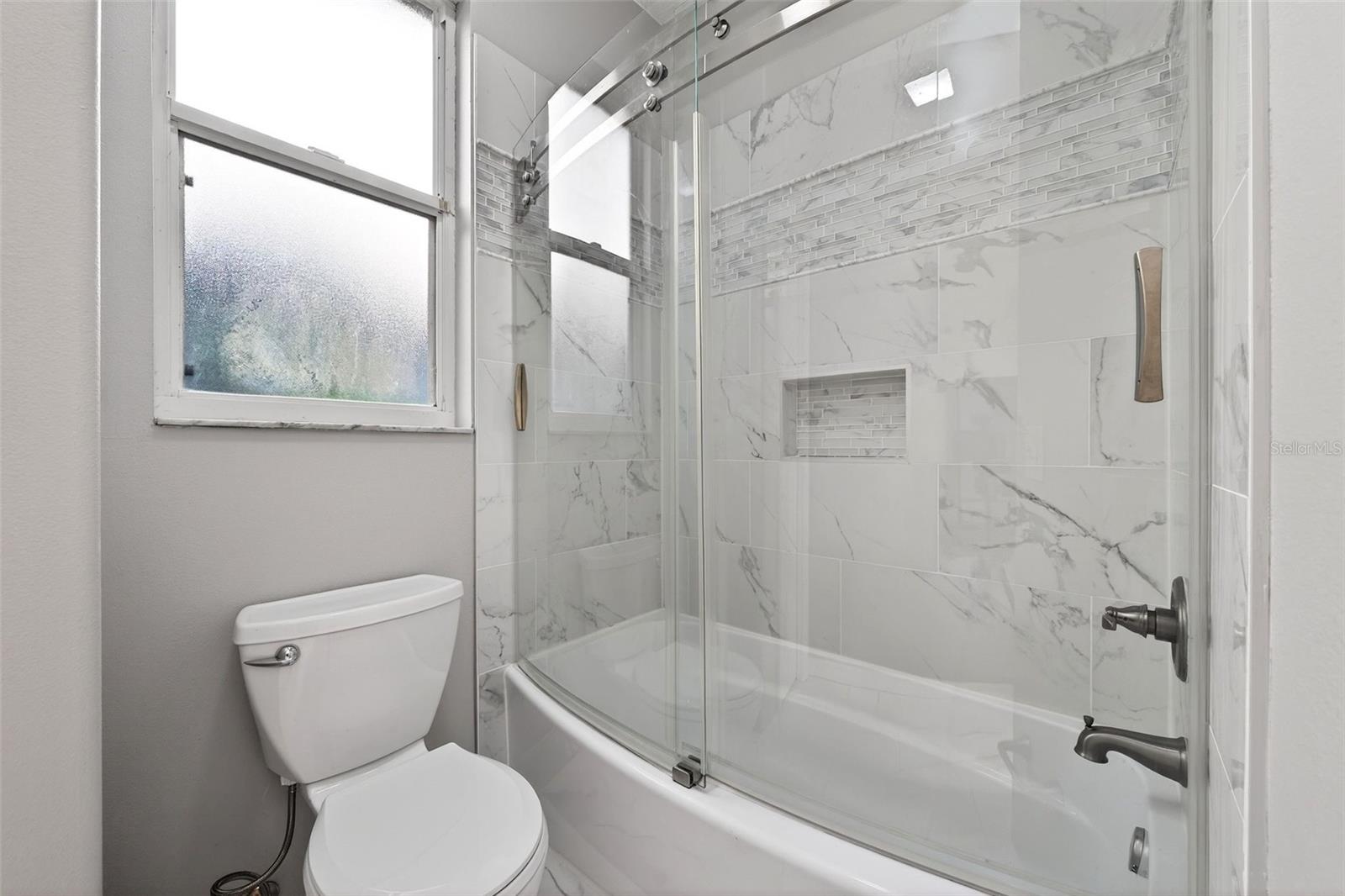 4956 CREEKSIDE TRL