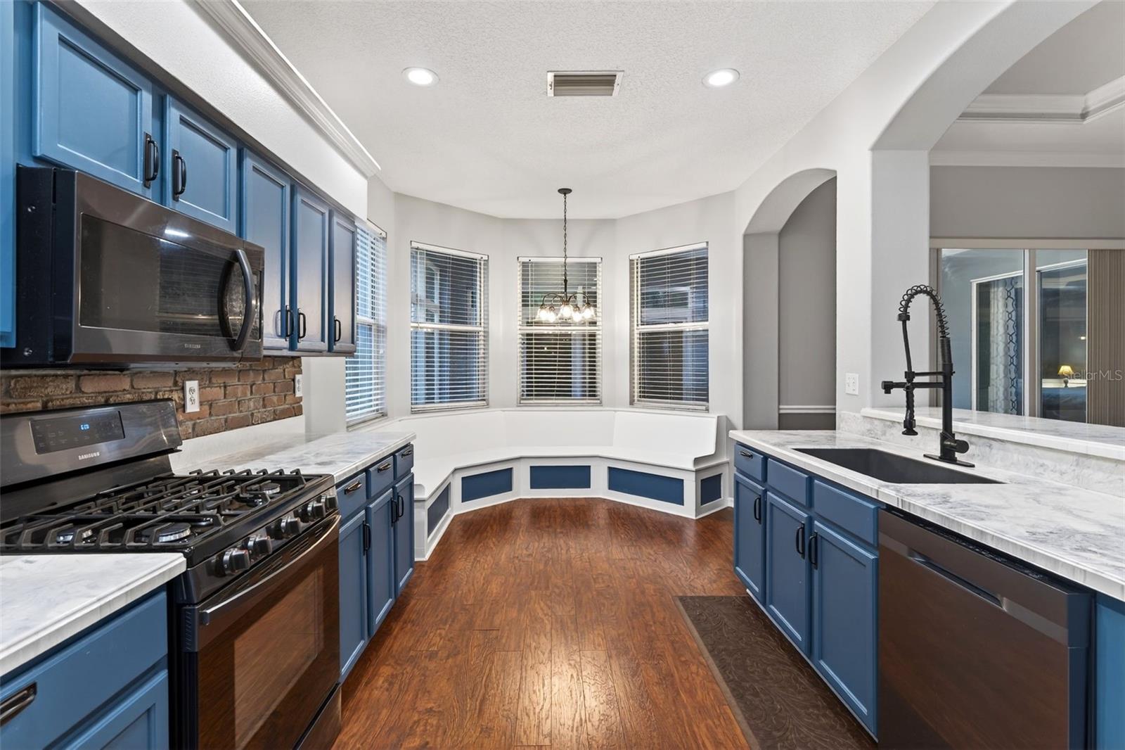 4956 CREEKSIDE TRL