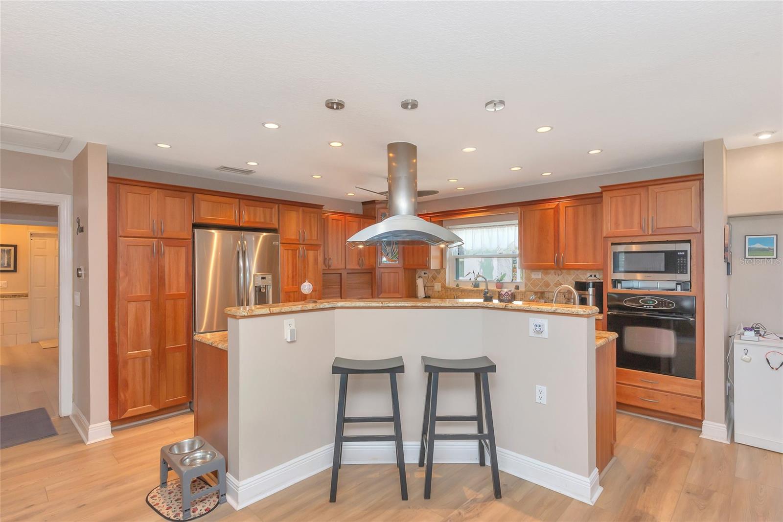 1403 VIOLA DR