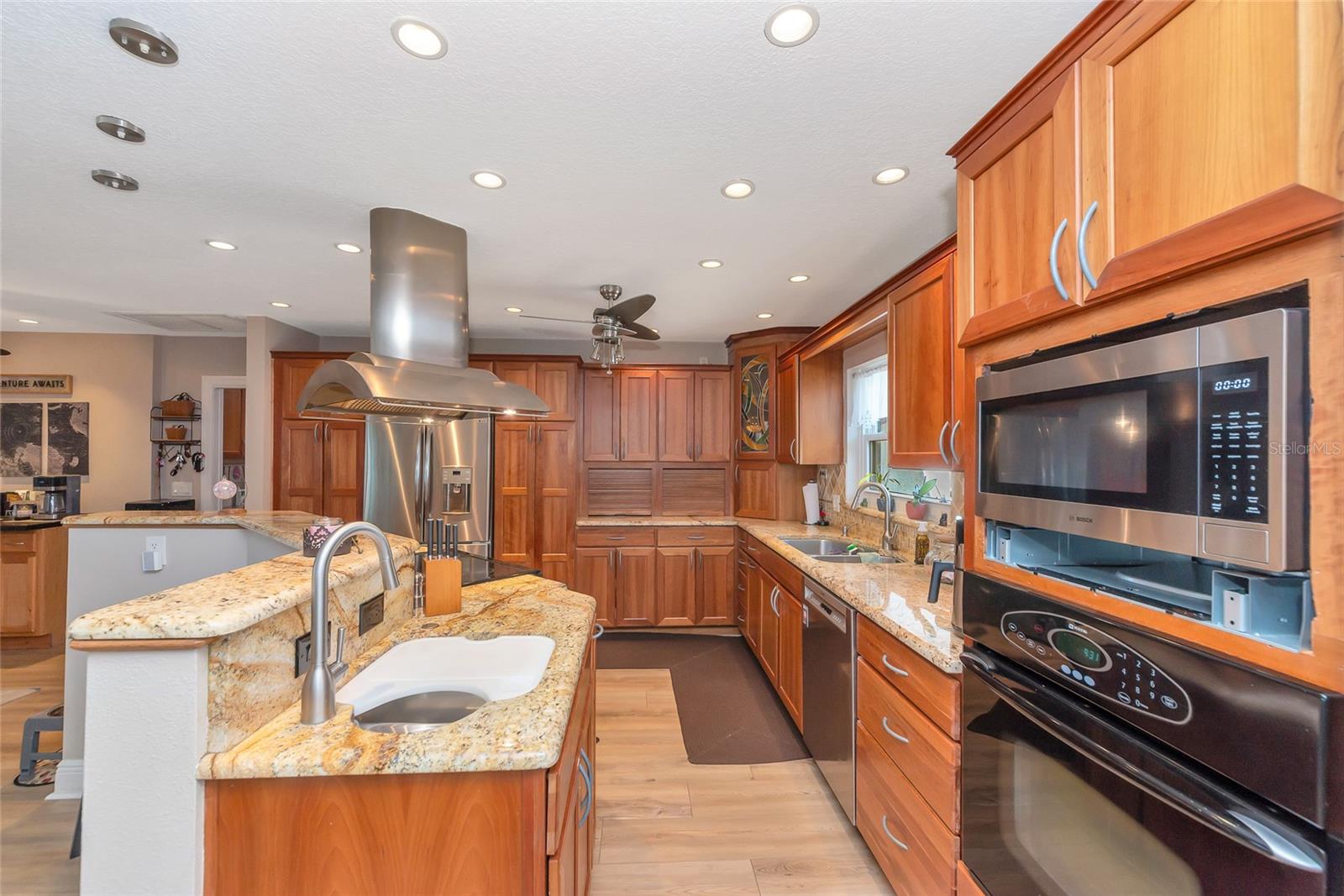 1403 VIOLA DR