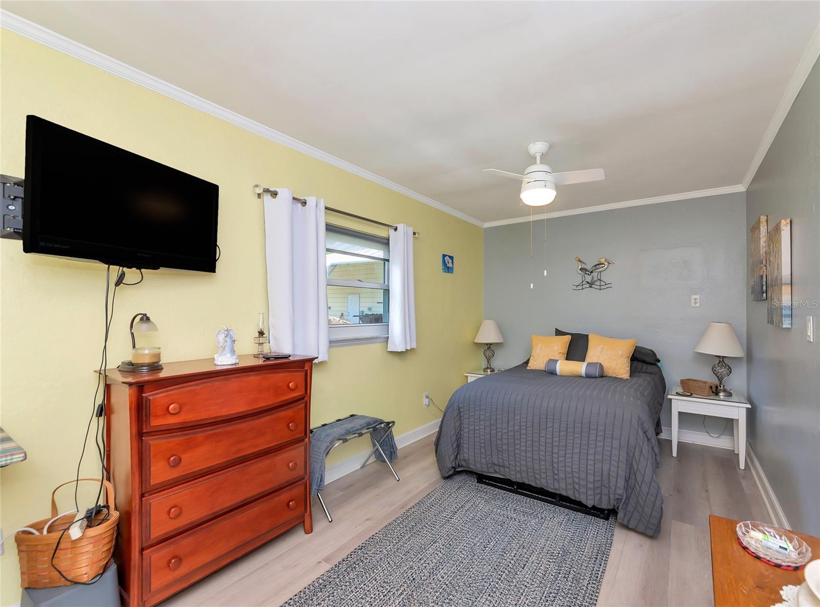 1403 VIOLA DR