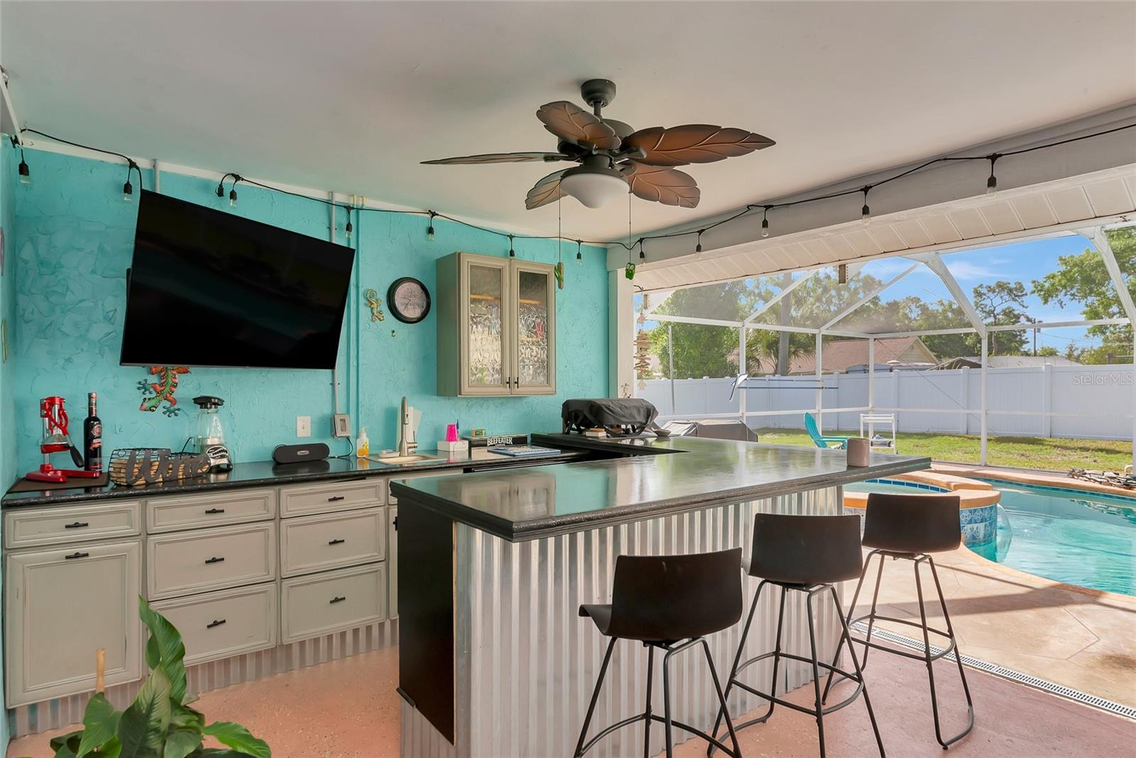 1403 VIOLA DR