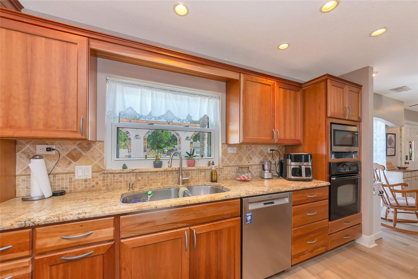1403 VIOLA DR