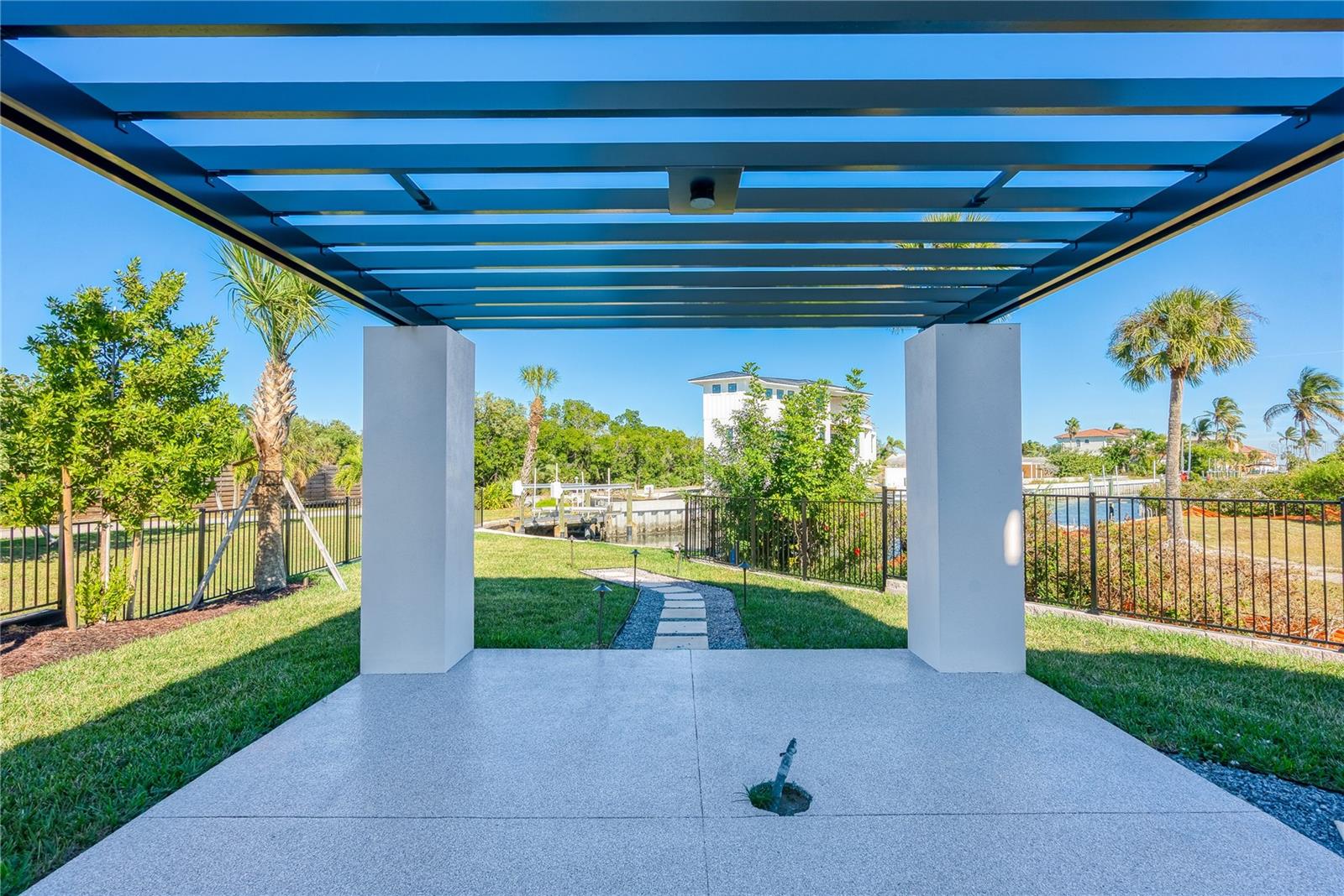 519 ROUNTREE DR