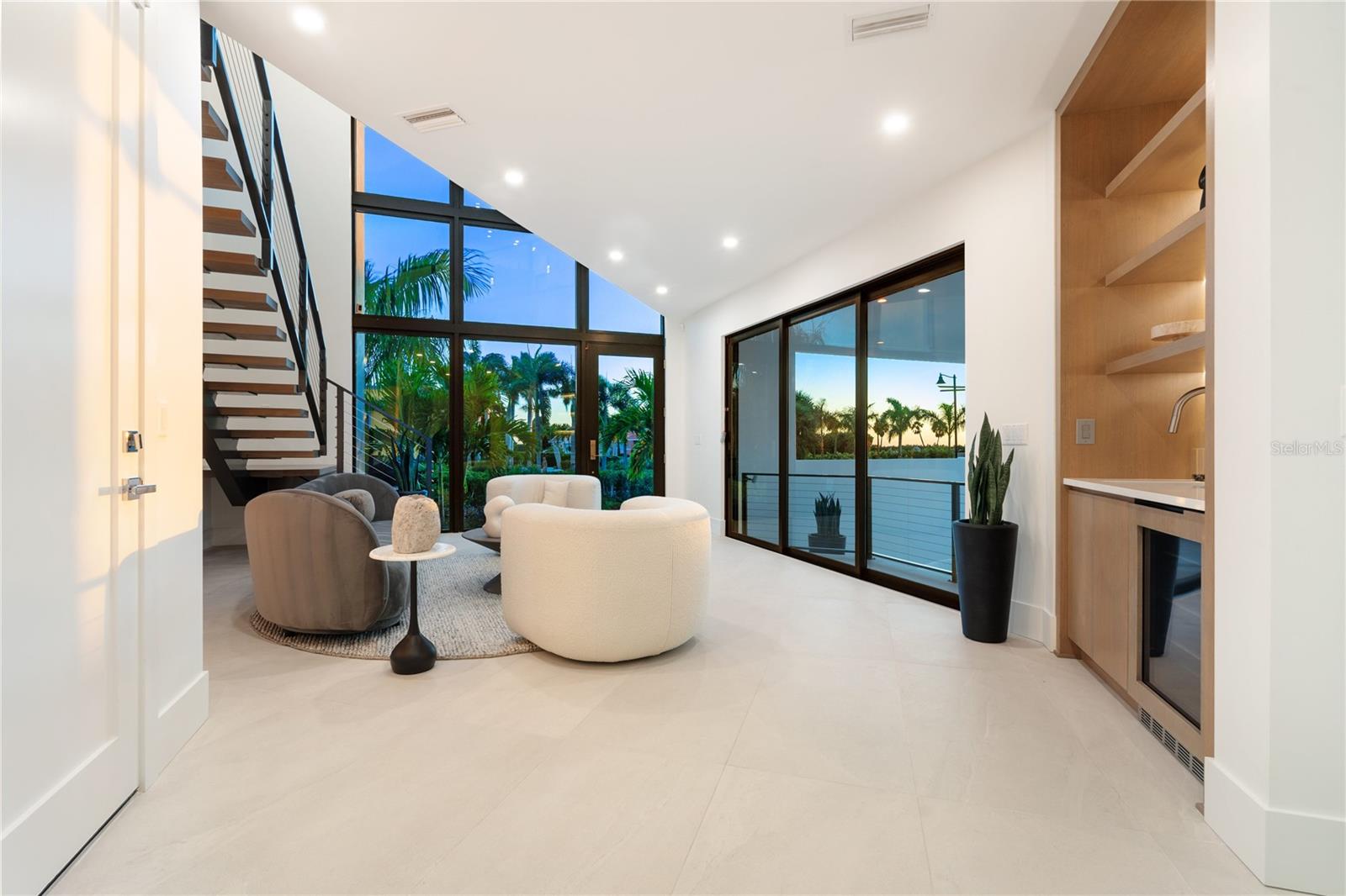 519 ROUNTREE DR