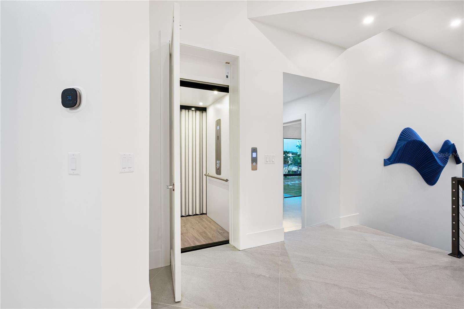 519 ROUNTREE DR