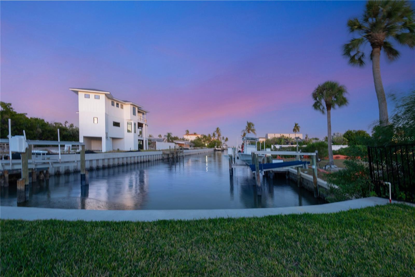 519 ROUNTREE DR