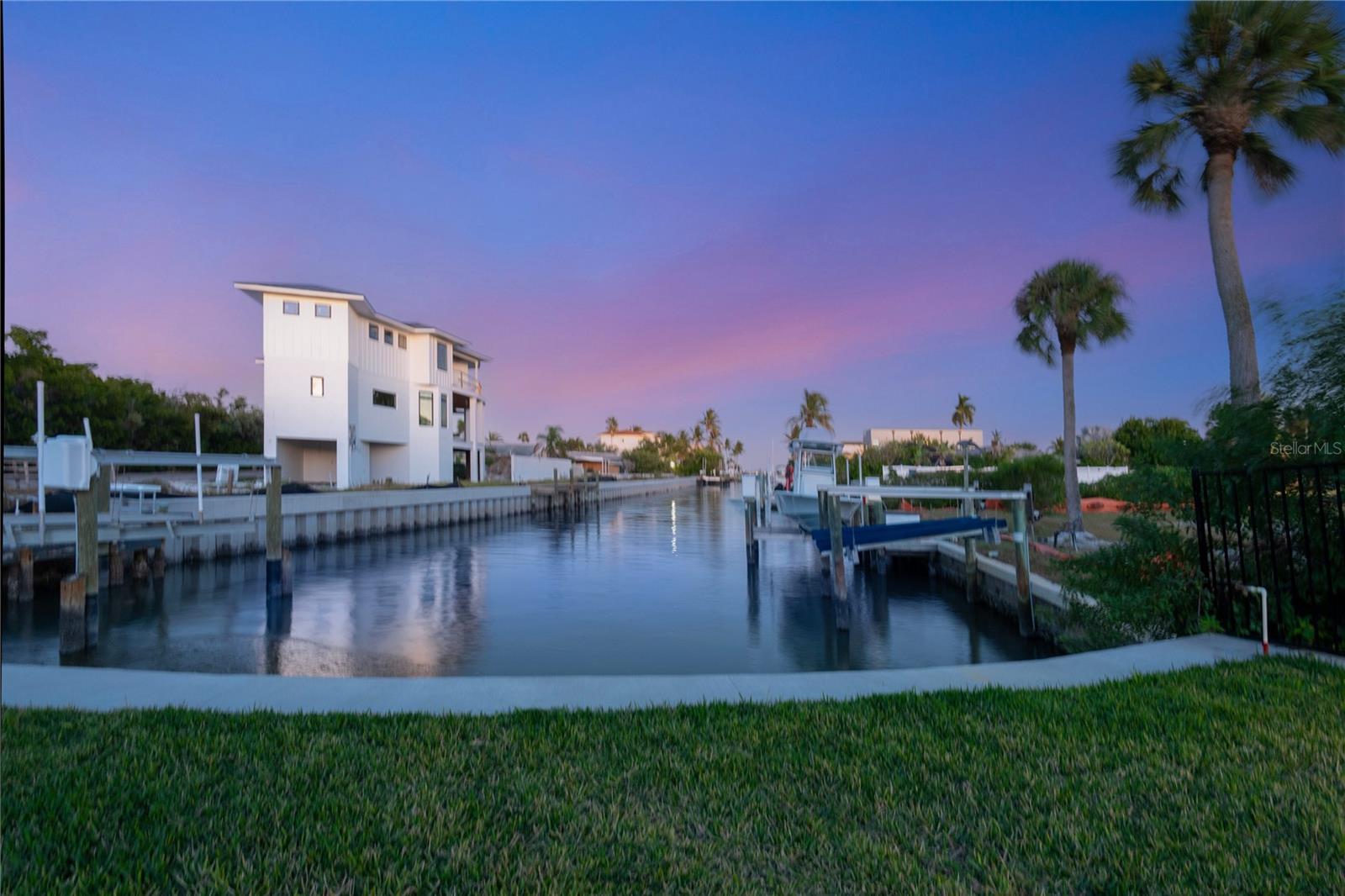 519 ROUNTREE DR