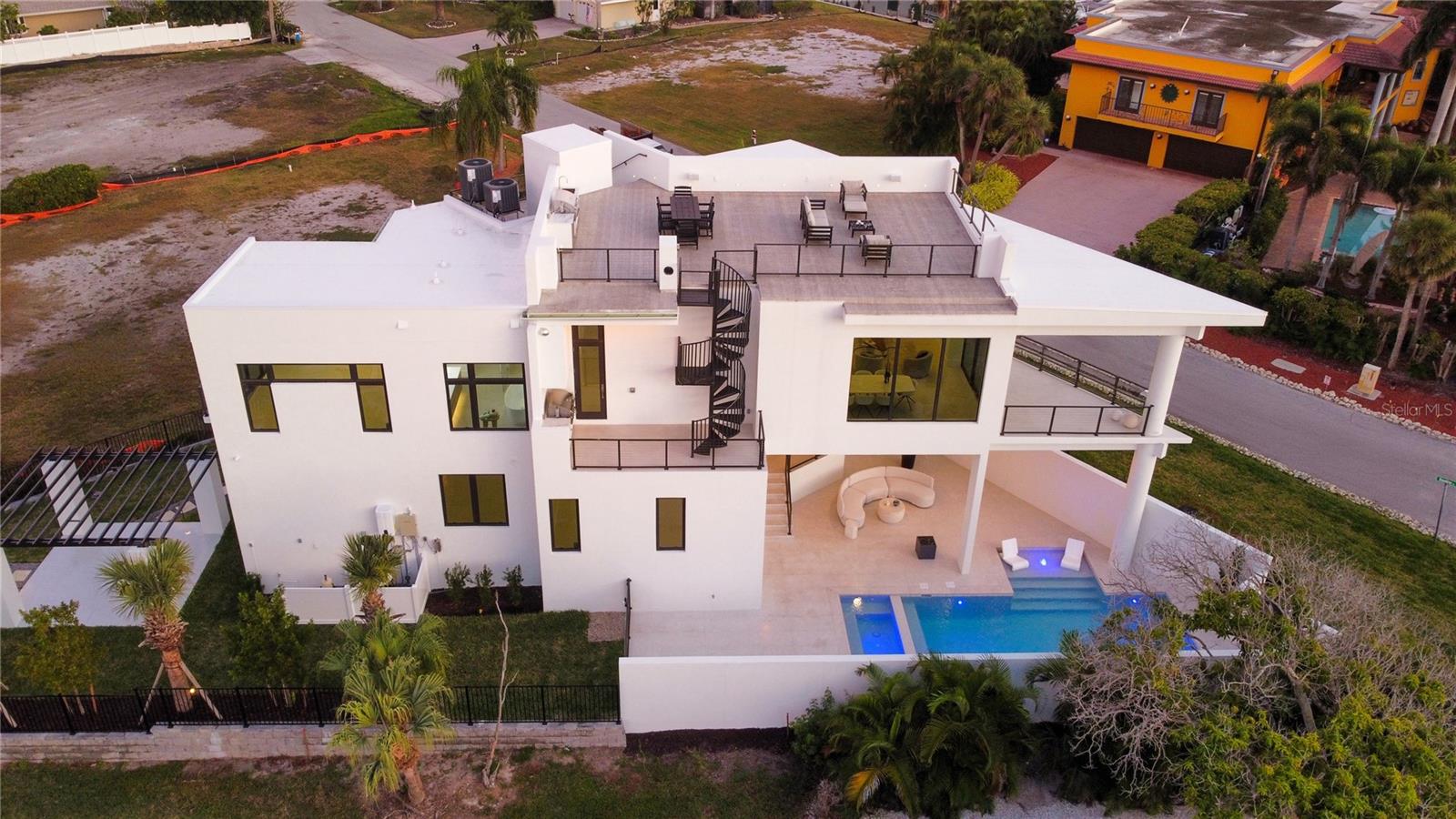 519 ROUNTREE DR