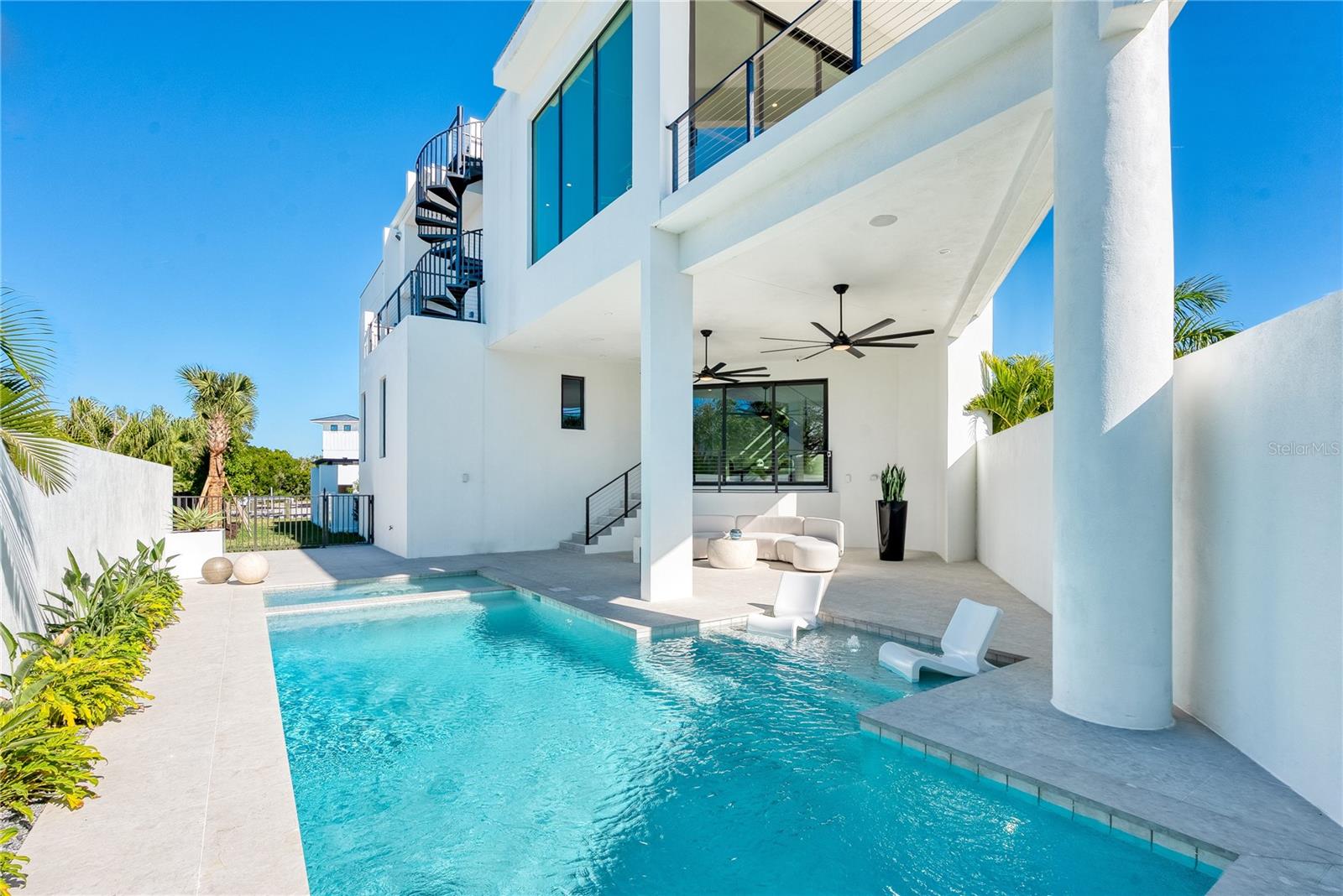 519 ROUNTREE DR