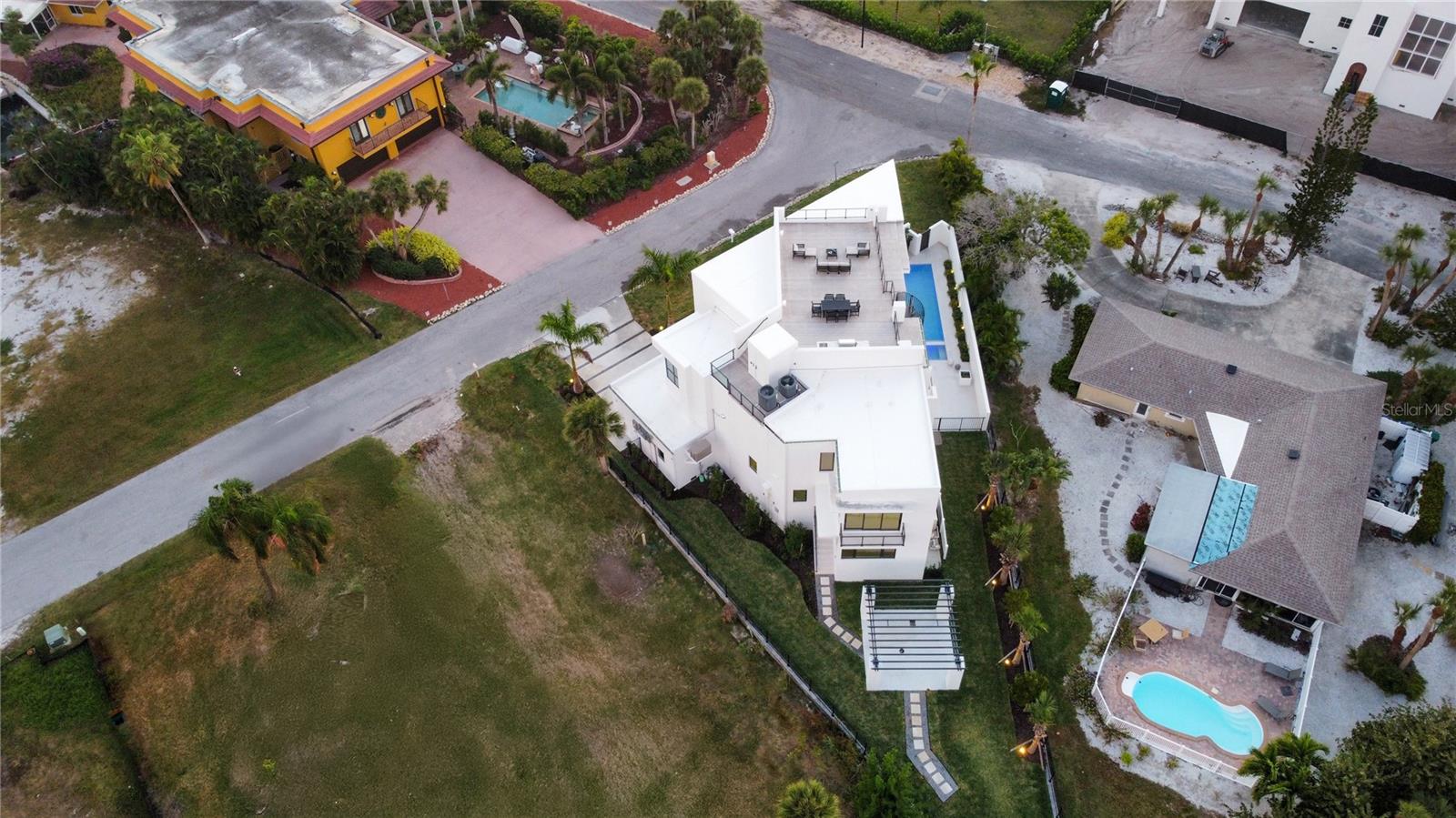 519 ROUNTREE DR