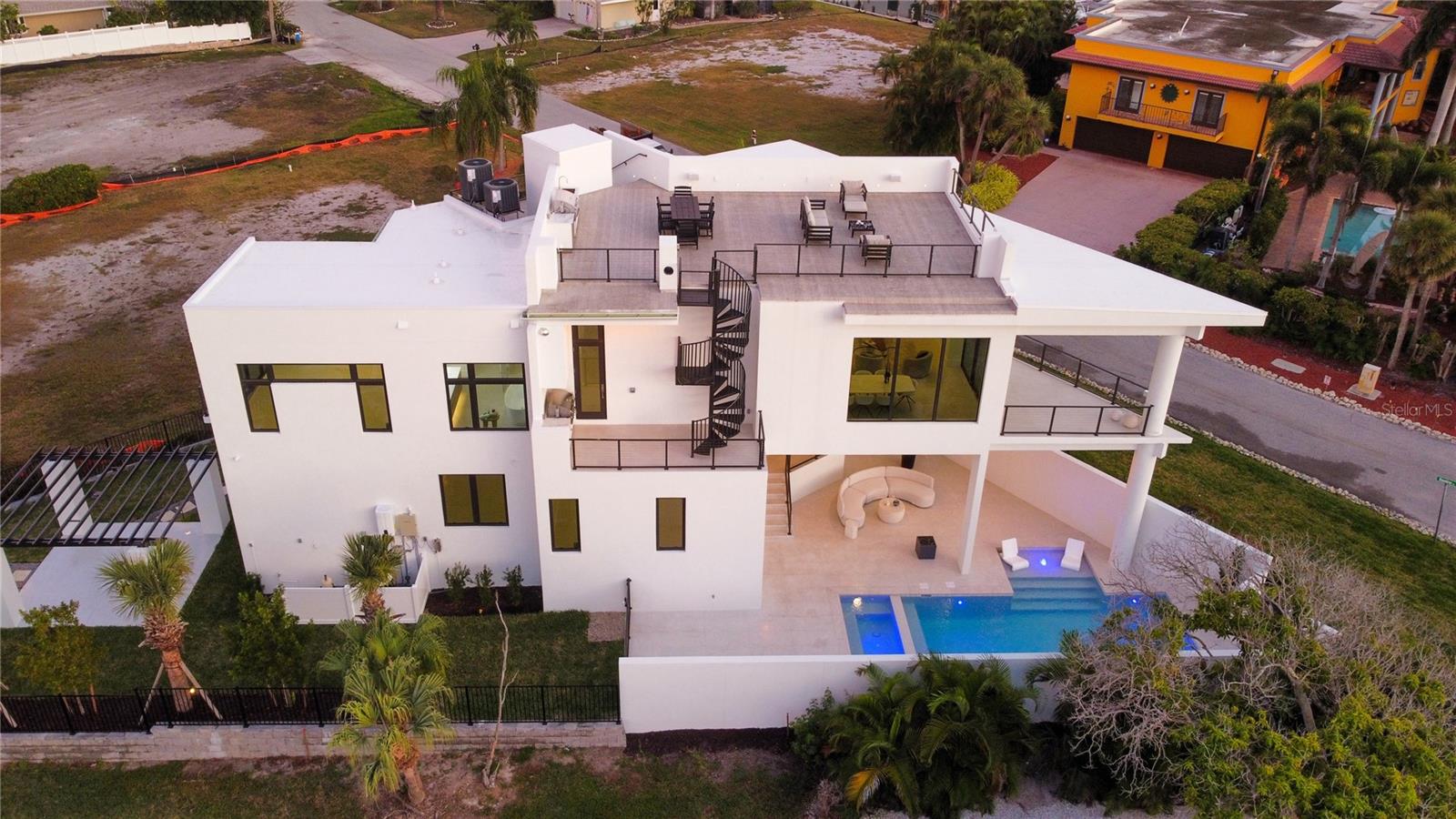 519 ROUNTREE DR