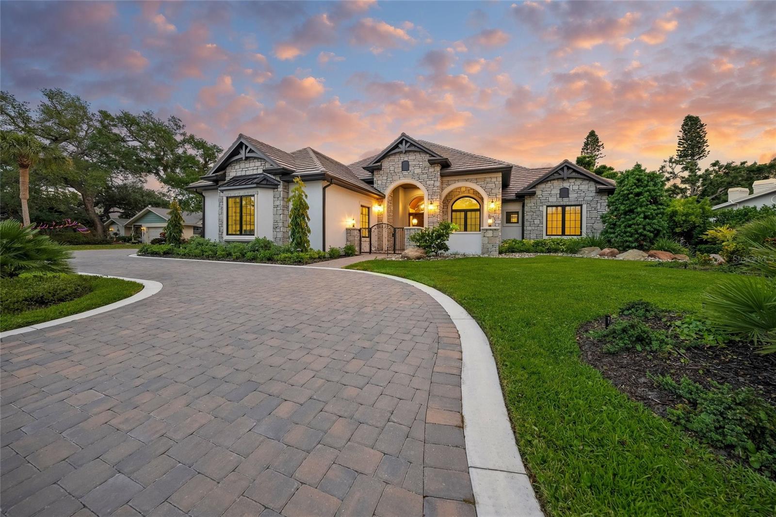 1575 EASTBROOK DR