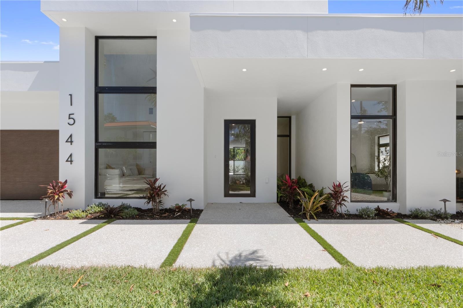 1544 3RD AVE W