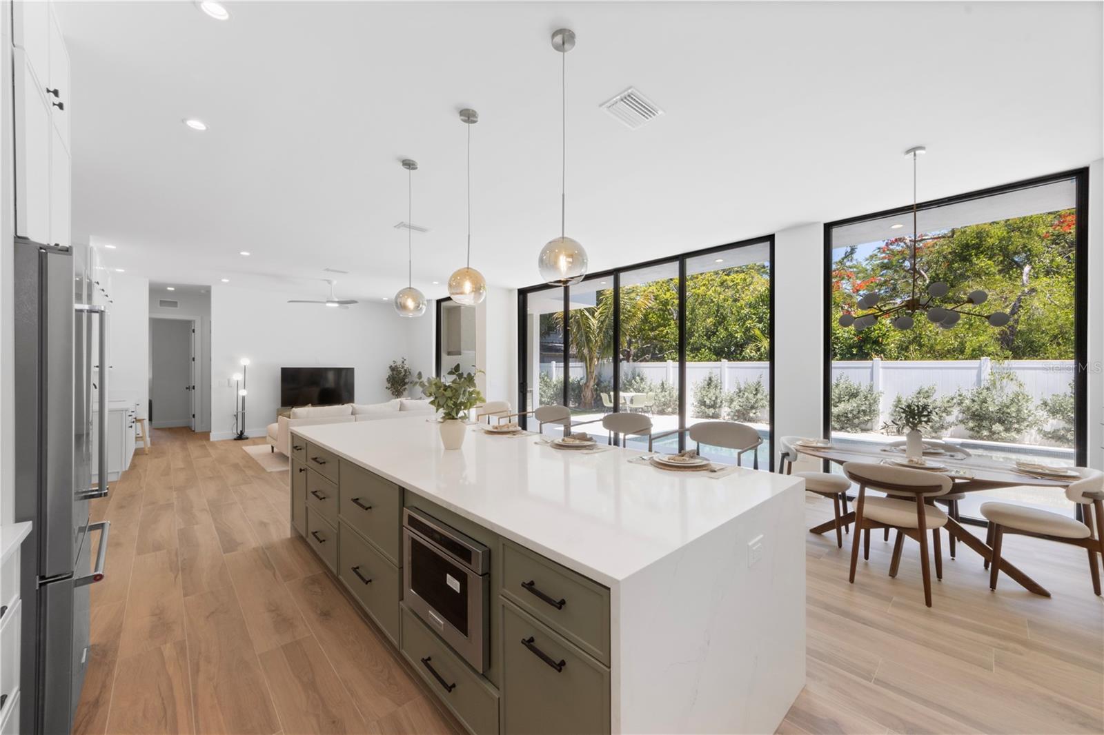 1544 3RD AVE W