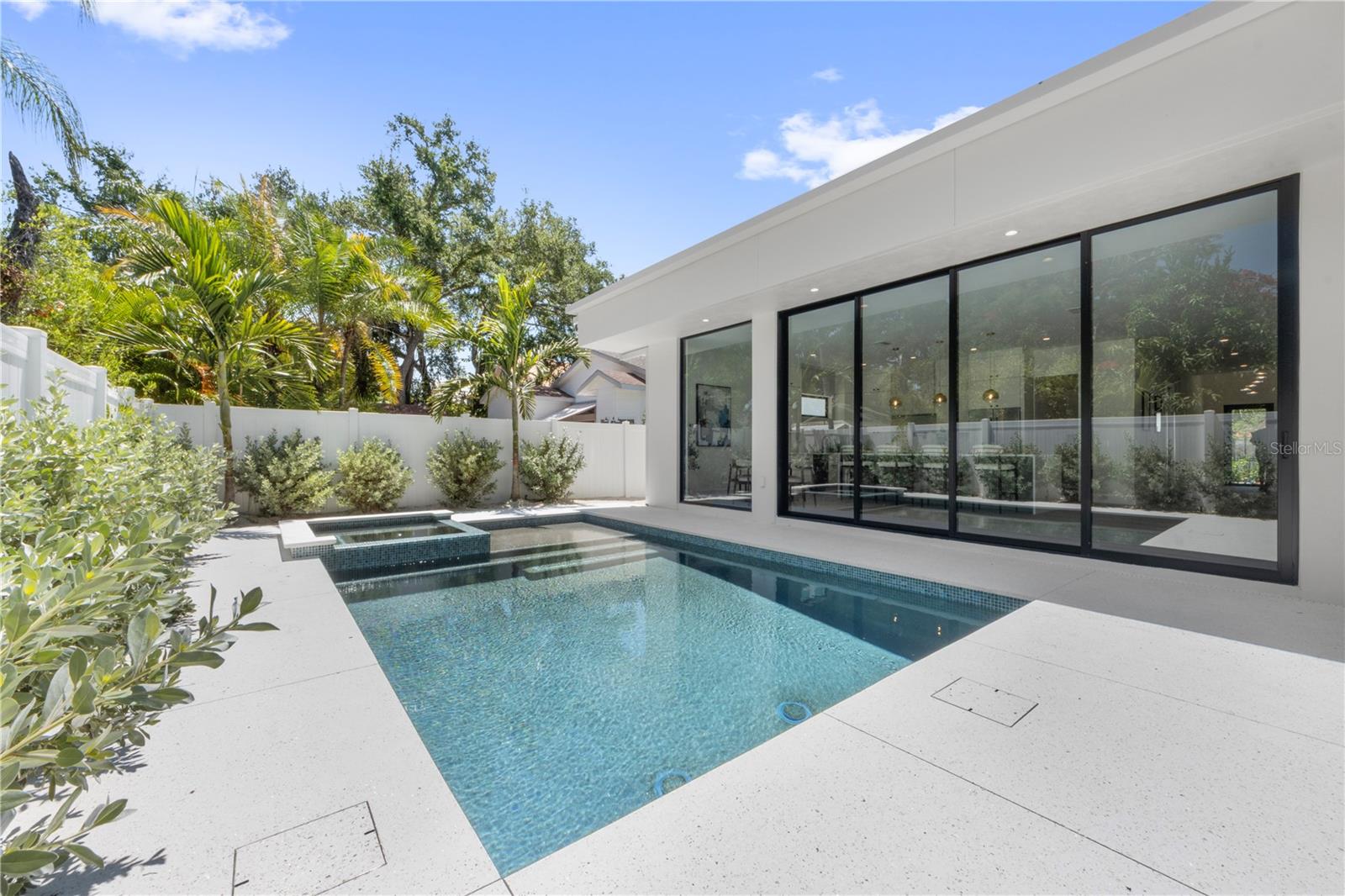 1544 3RD AVE W